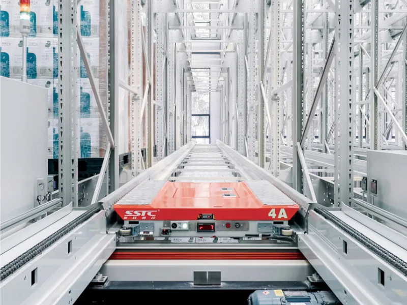 SSTC automated radio shuttle mover carrying a 1500kg pallet runner along heavy-duty high-bay shuttle racking system