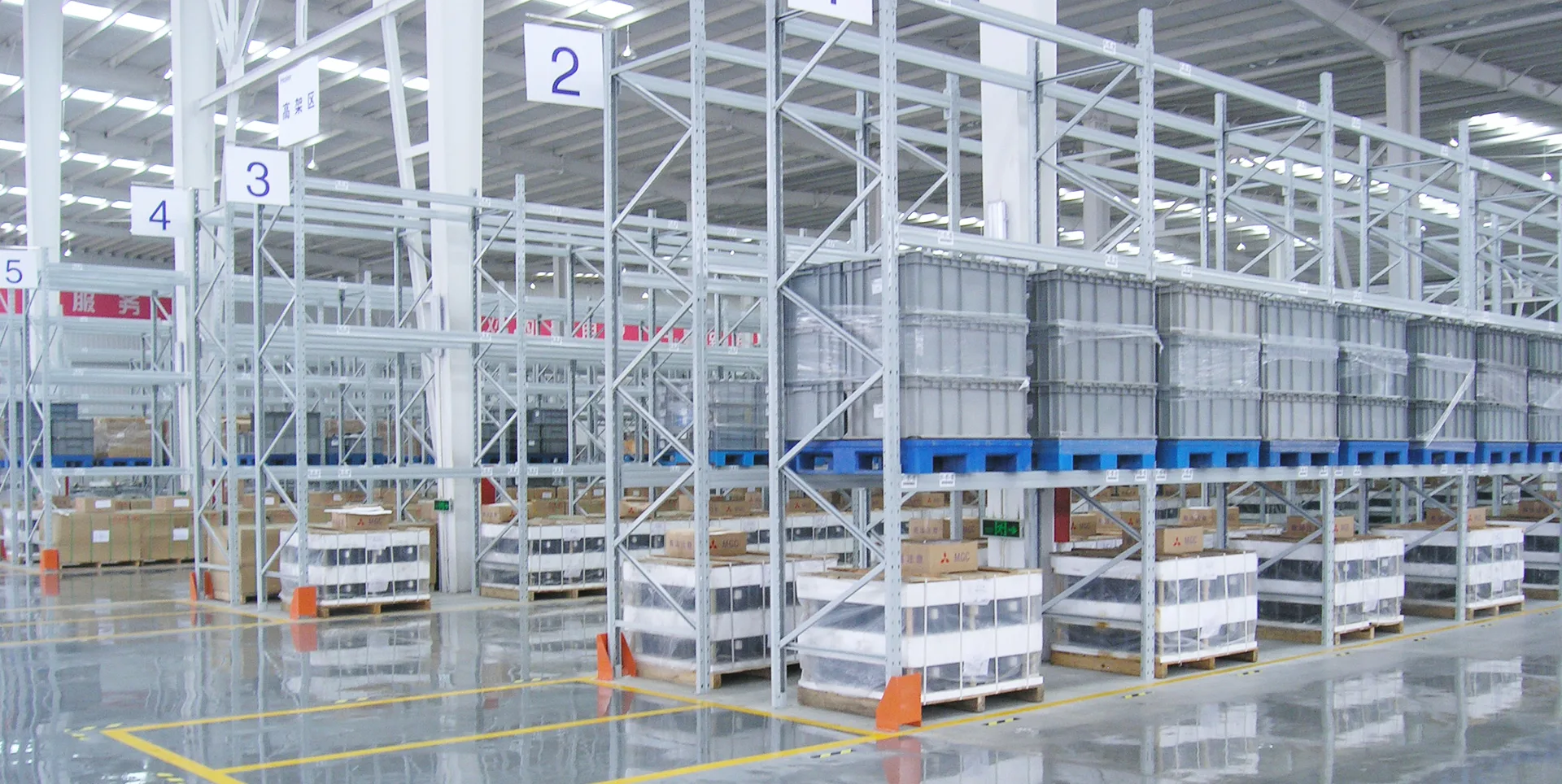 Heavy-Duty Pallet Rack Upright Frames and Step Beams Engineering Details