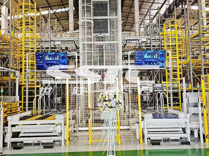 SSTC Four-Way Pallet Shuttle Storage operating in a -25°C cold storage warehouse
